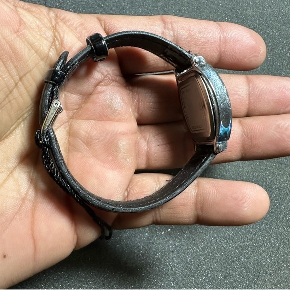 Bret roberts ladies quartz watch silver tone roman numeral dial black strap - Picture 8 of 10